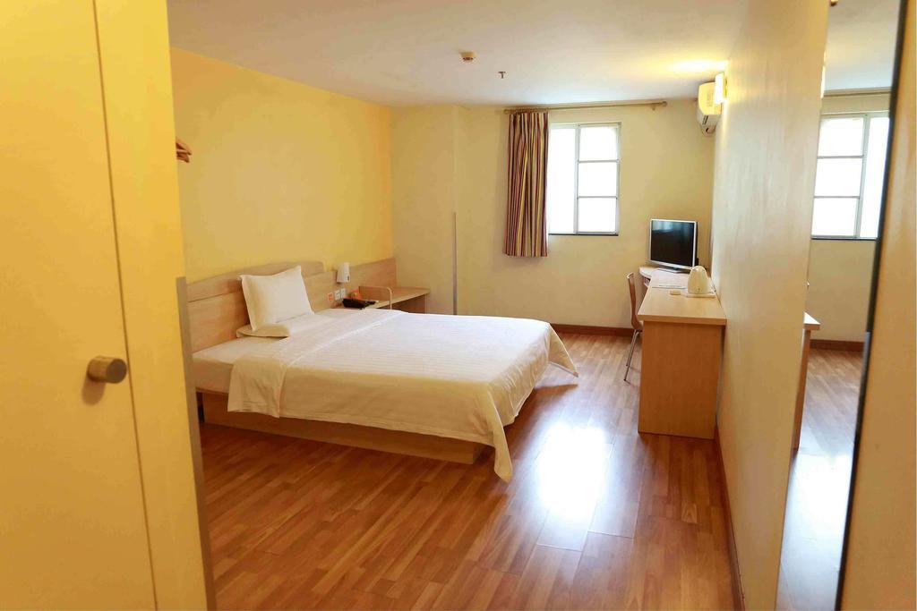 7Days Inn Beijing Railway Station Guangqu Gate Metro Station Rum bild