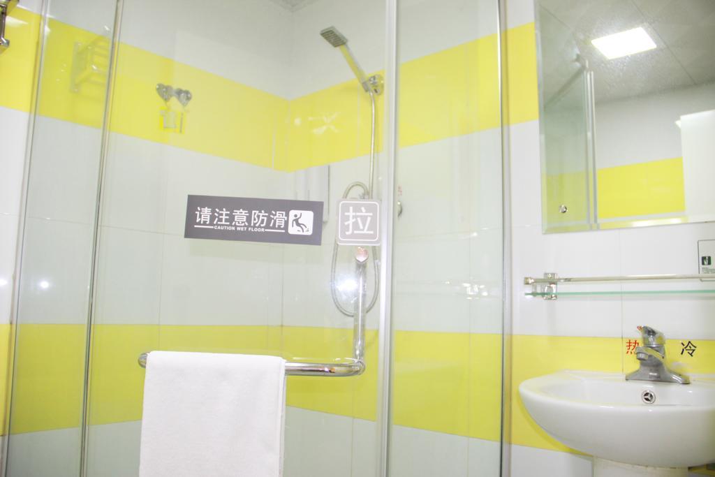 7Days Inn Beijing Railway Station Guangqu Gate Metro Station Rum bild