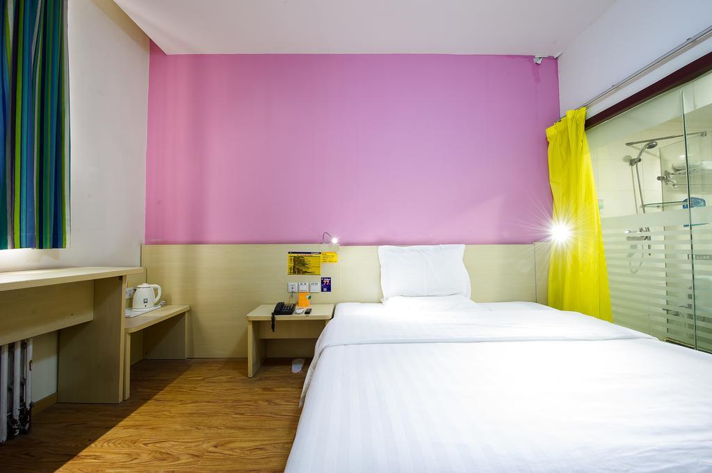 7Days Inn Beijing Railway Station Guangqu Gate Metro Station Rum bild