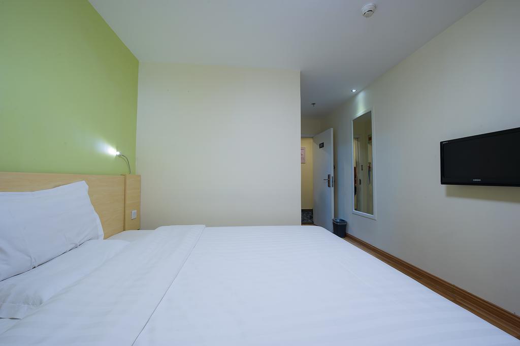 7Days Inn Beijing Railway Station Guangqu Gate Metro Station Exteriör bild